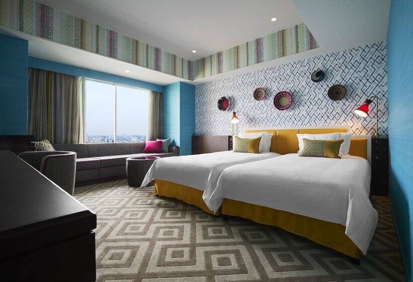 高级大房间, Universal Port