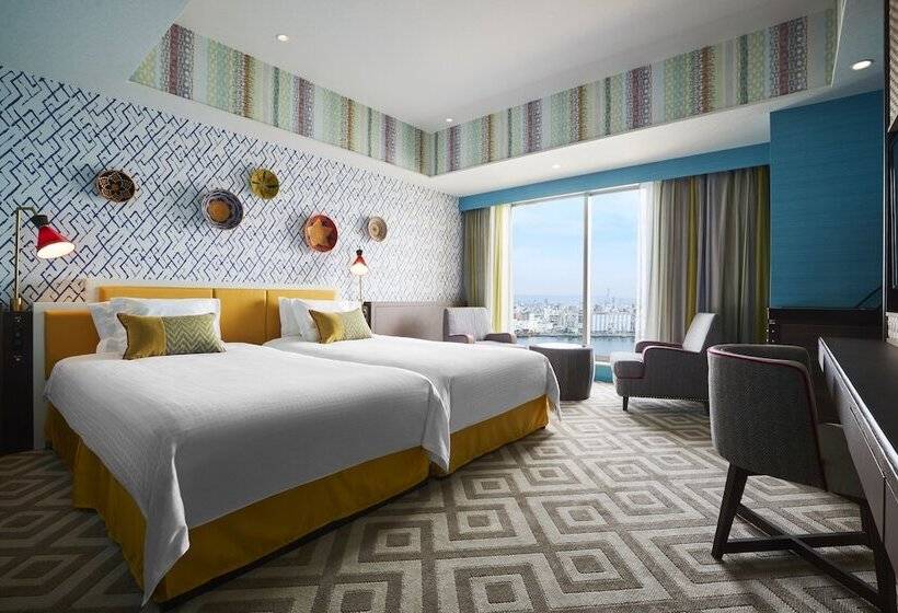 高级三人间, Universal Port