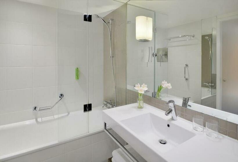 带观景的高级间, Mövenpick Hotel Amsterdam City Centre