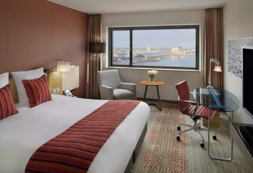 キングサイズベッドのエクゼクティブルーム, Mövenpick Hotel Amsterdam City Centre