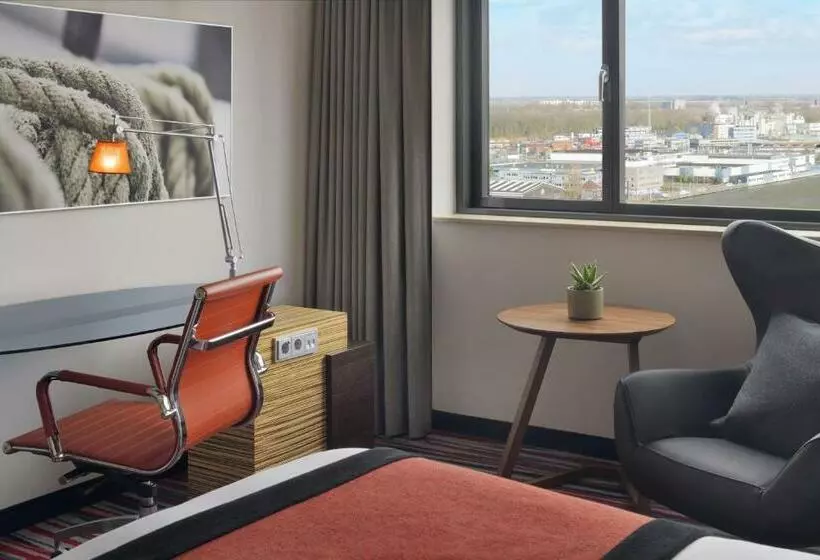 キングサイズベッドのクラシックルーム, Mövenpick Hotel Amsterdam City Centre