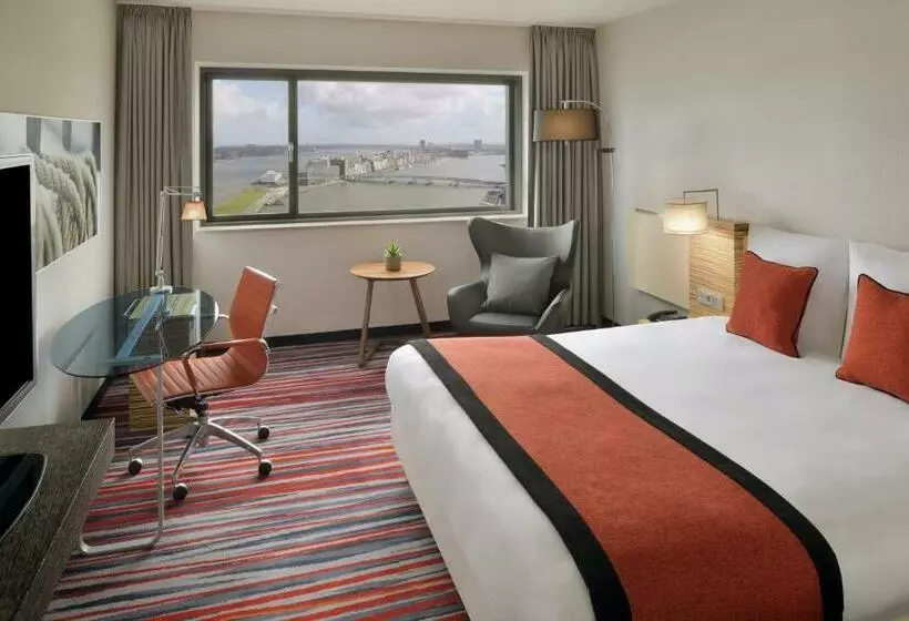 キングサイズベッドのクラシックルーム, Mövenpick Hotel Amsterdam City Centre