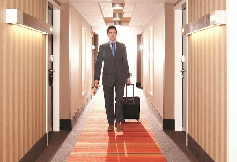 Представительский номер с видом, Mövenpick Hotel Amsterdam City Centre