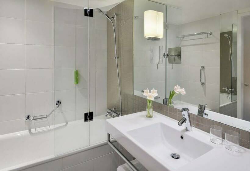 Представительский номер с видом, Mövenpick Hotel Amsterdam City Centre