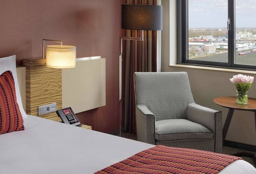 Представительский номер с видом, Mövenpick Hotel Amsterdam City Centre