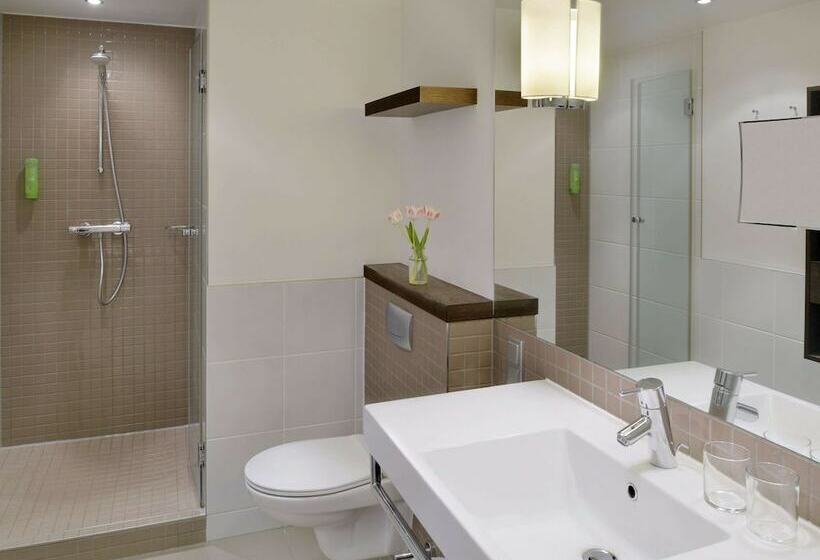 Номер Superior, Mövenpick Hotel Amsterdam City Centre