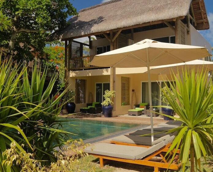 اتاق استاندارد با چشم‌انداز استخر, Ocean Villas