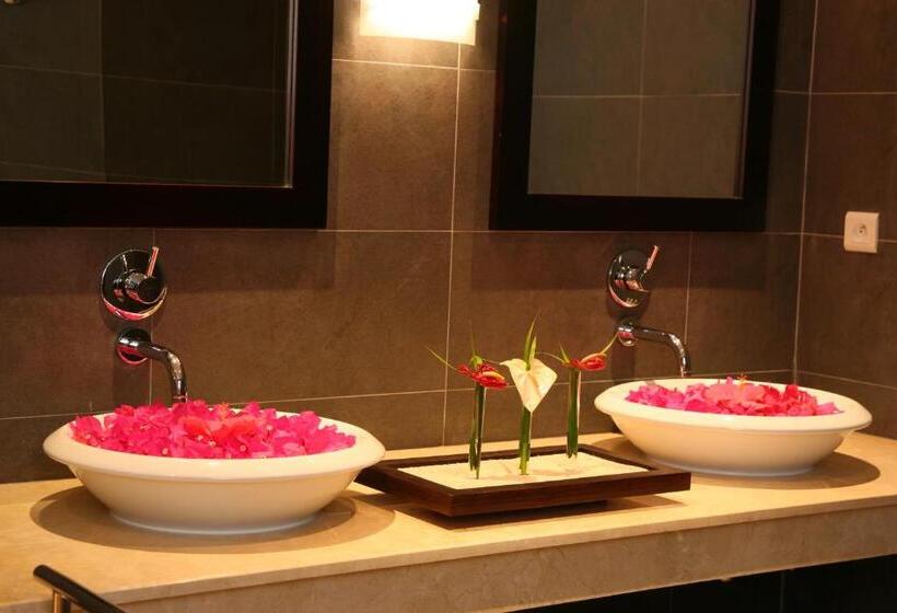 اتاق استاندارد با چشم‌انداز باغ, Ocean Villas