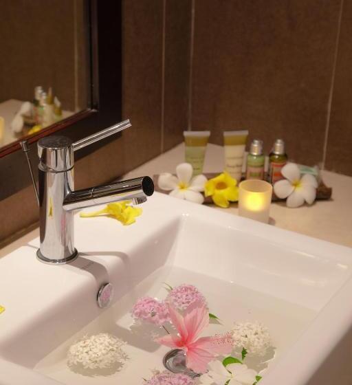 اتاق استاندارد با چشم‌انداز استخر, Ocean Villas