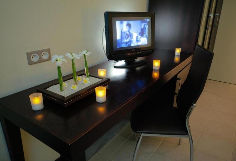 اتاق استاندارد با چشم‌انداز استخر, Ocean Villas