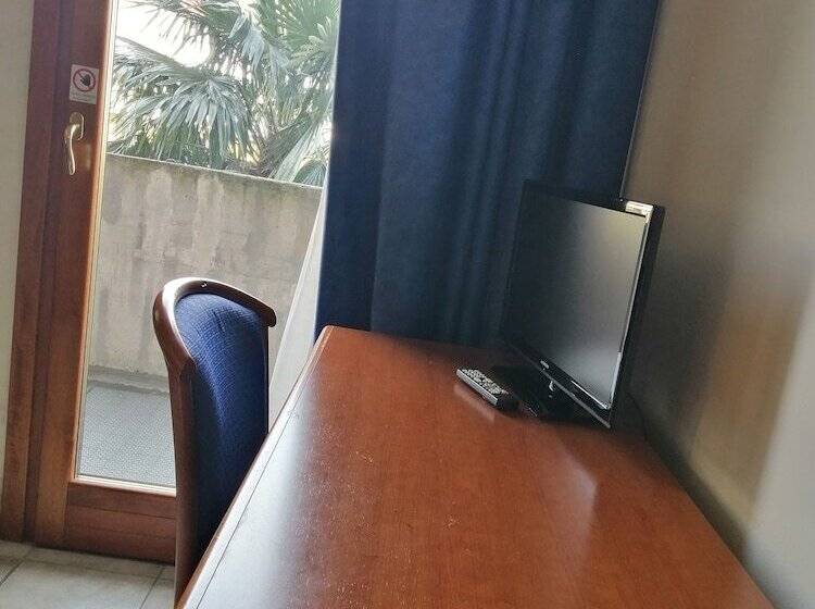 חדר סטנדרט לשלושה, Ahr Hotel Antille