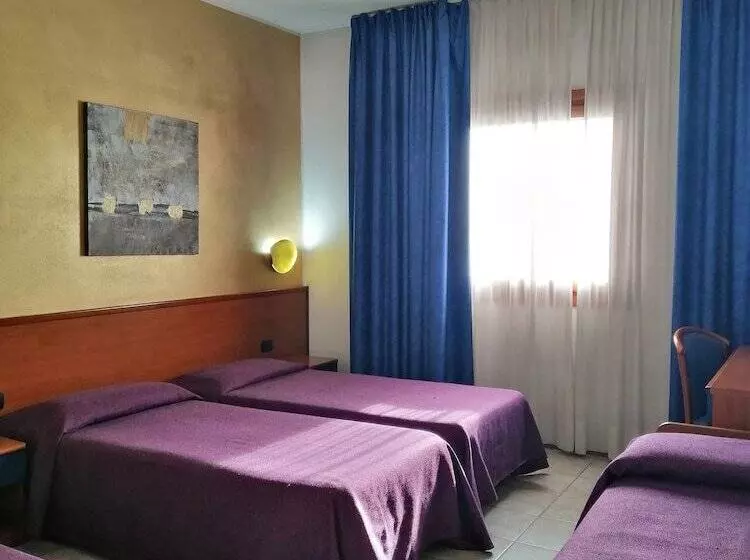 اتاق استاندارد چهار تخته, Ahr Hotel Antille