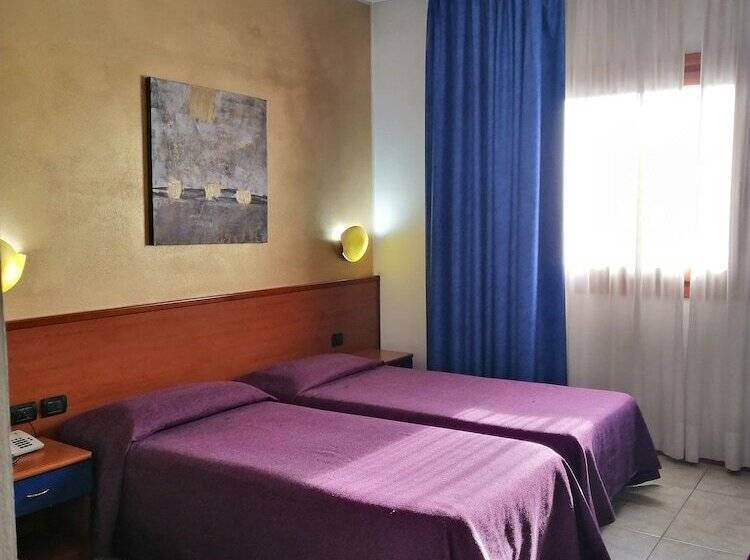 חדר סטנדרט לארבעה, Ahr Hotel Antille