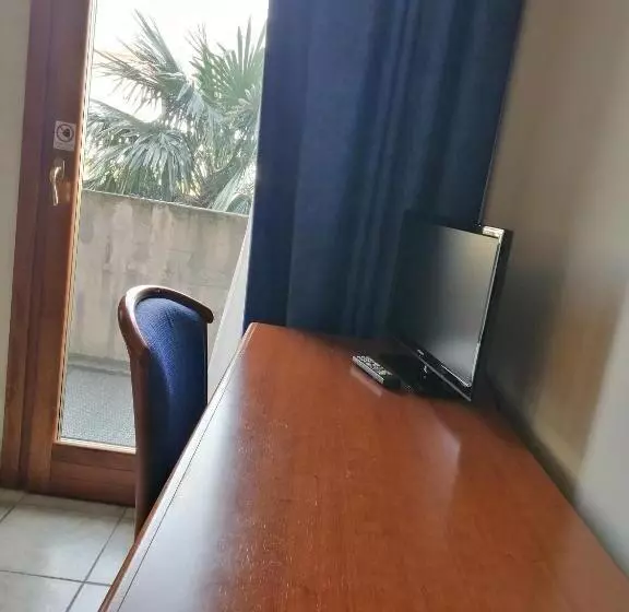 اتاق استاندارد یک نفره, Ahr Hotel Antille