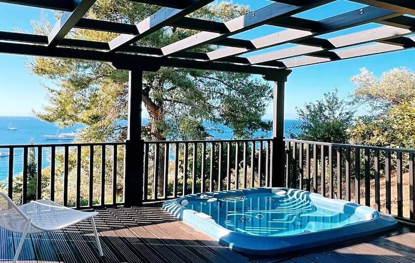 سوییت, Aegean Suites, Santikos Collection