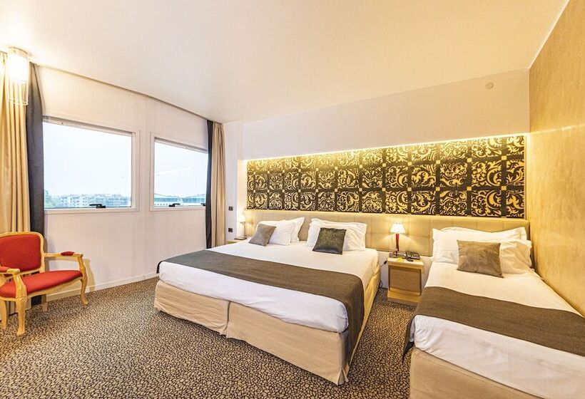 غرفة سوبيريور ثلاثية, Antony Palace Hotel   Venice Airport