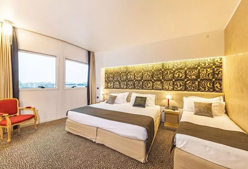 Superior Kolmen Hengen Huone, Antony Palace Hotel   Venice Airport