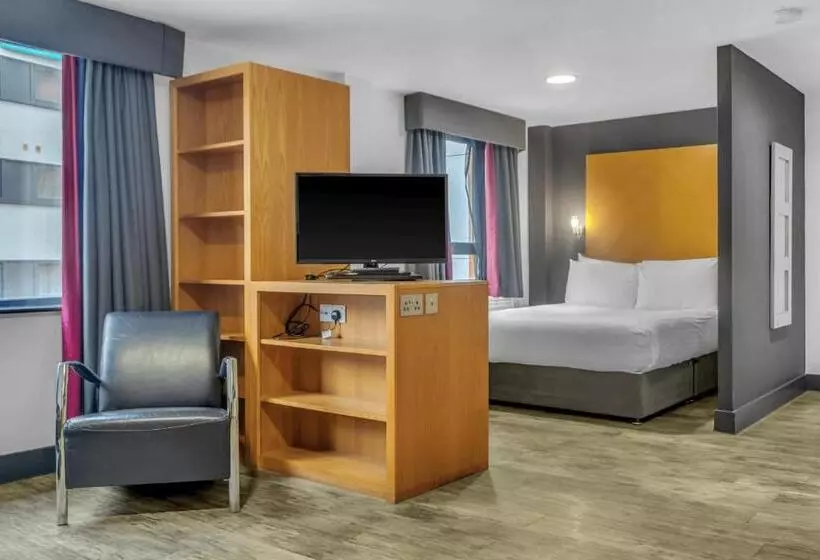 スーペリアールーム, Roomzzz Leeds City West