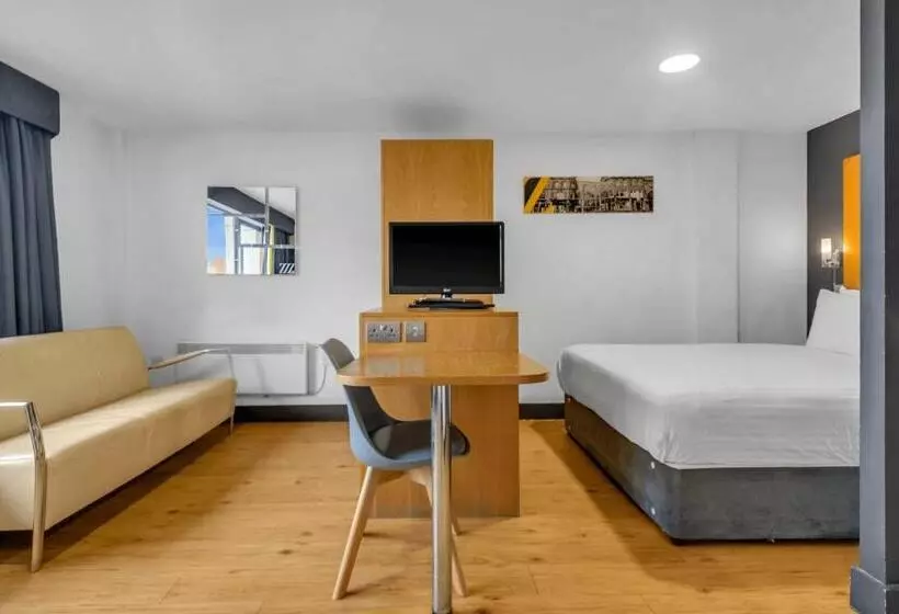 スタンダードスタジオ, Roomzzz Leeds City West