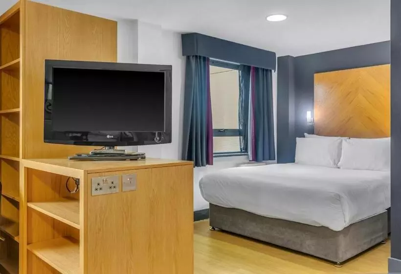 スタンダードスタジオ, Roomzzz Leeds City West
