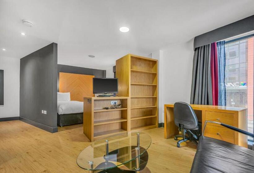 Номер Superior, Roomzzz Leeds City West