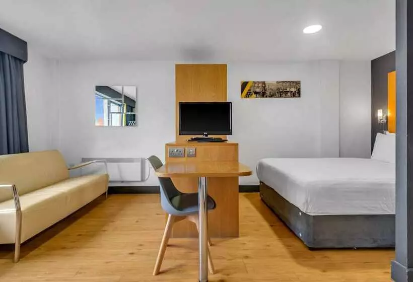 スタンダードスタジオ, Roomzzz Leeds City West
