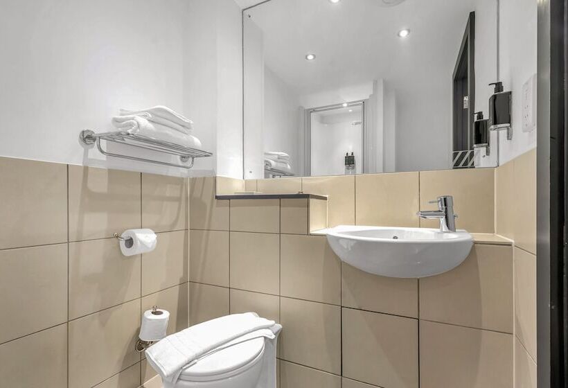 חדר סטודיו סטנדרד, Roomzzz Leeds City West