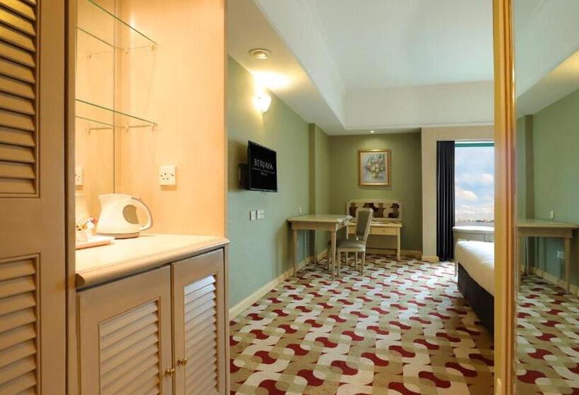 Номер Deluxe Вид на Море, Berjaya Waterfront