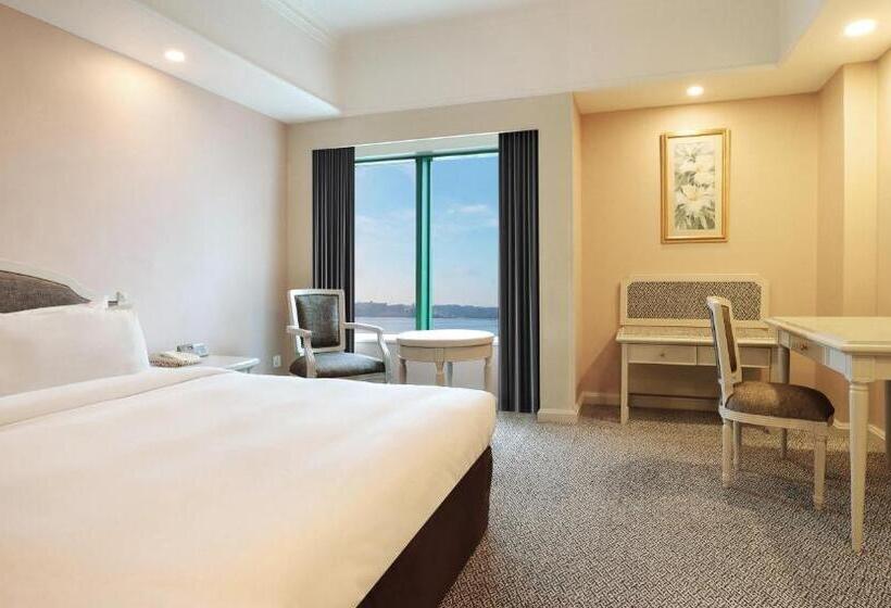 Номер Стандарт Смежный, Berjaya Waterfront