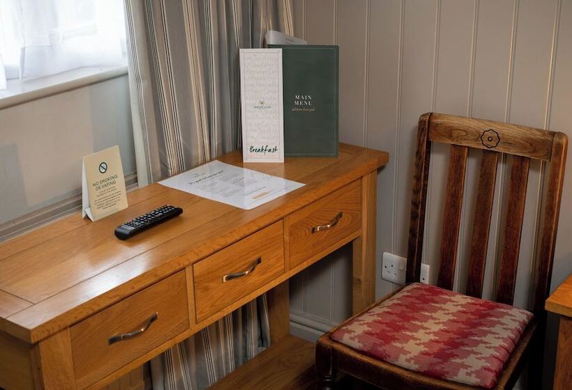 غرفة عائلية, Cedars Inn By Greene King Inns