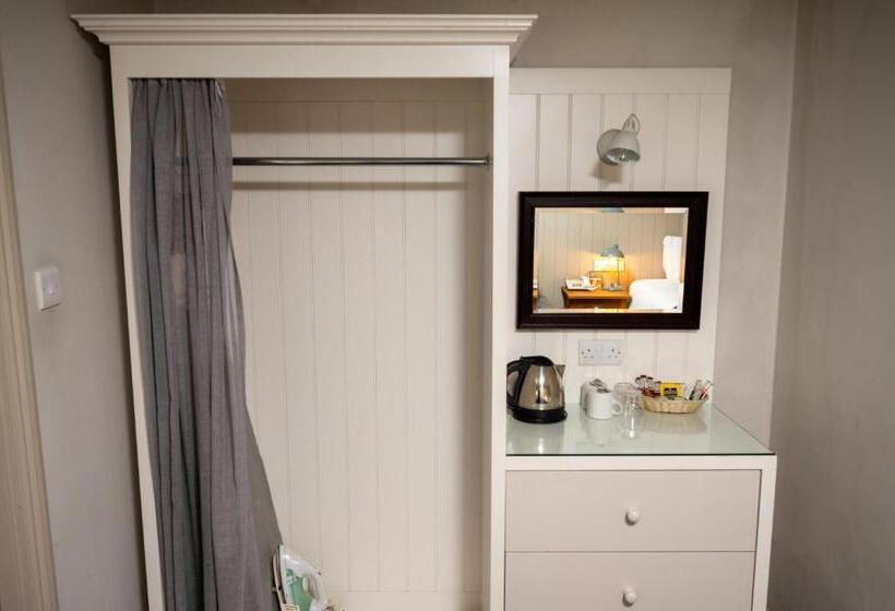 غرفة عائلية, Cedars Inn By Greene King Inns