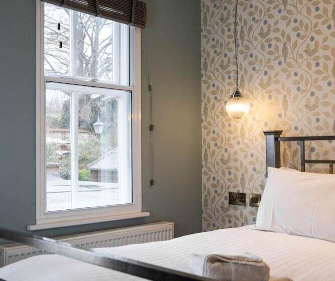 חדר סופריור, Crown