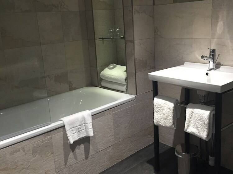 标准间, Grey Street