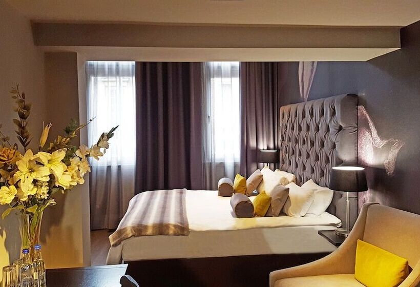 小型套房, Grey Street