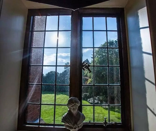 エクゼクティブルーム, Inglewood Manor