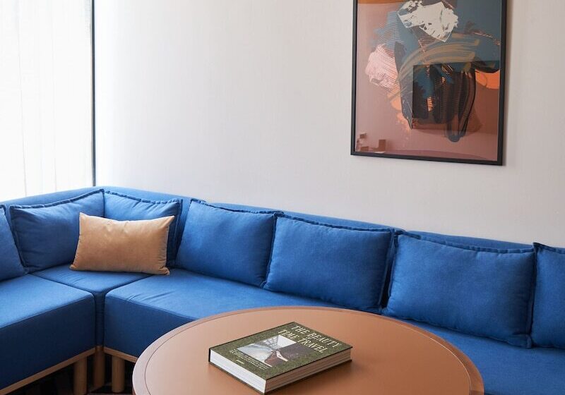 إستوديو قياسى, Laneways By Ovolo