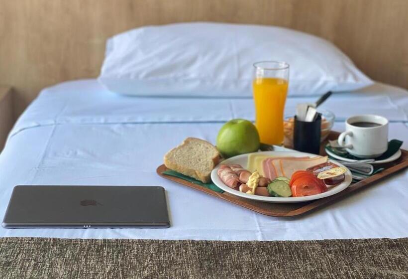 غرفة إدارية ثلاثية, Mandrino