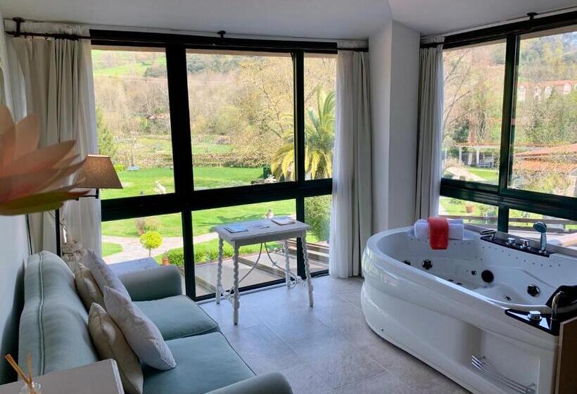 디럭스 주니어 스위트, Akla Hotel Palacio Torre De Ruesga