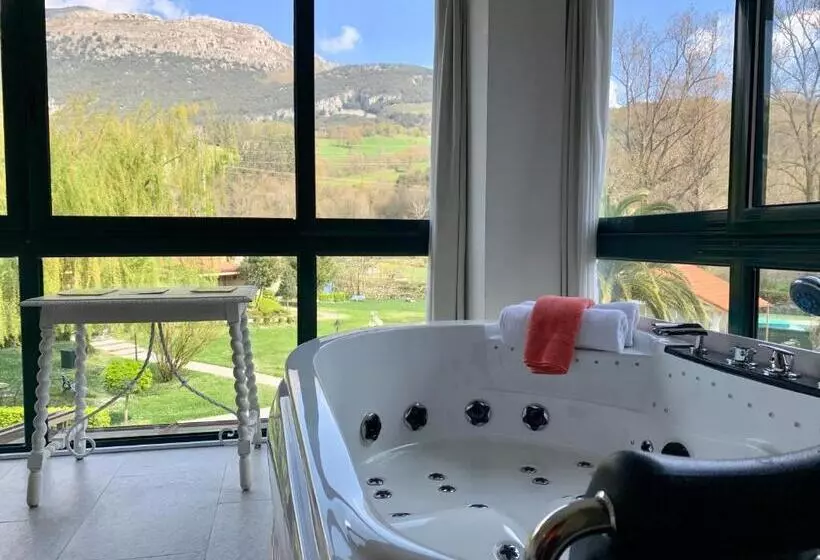 سوییت جونیور لوکس, Akla Hotel Palacio Torre De Ruesga