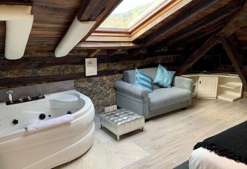 자쿠지 스위트, Akla Hotel Palacio Torre De Ruesga