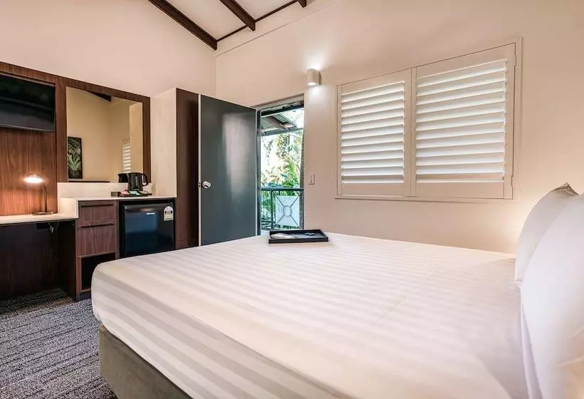 スタンダードトリプルルーム, Palms City Resort