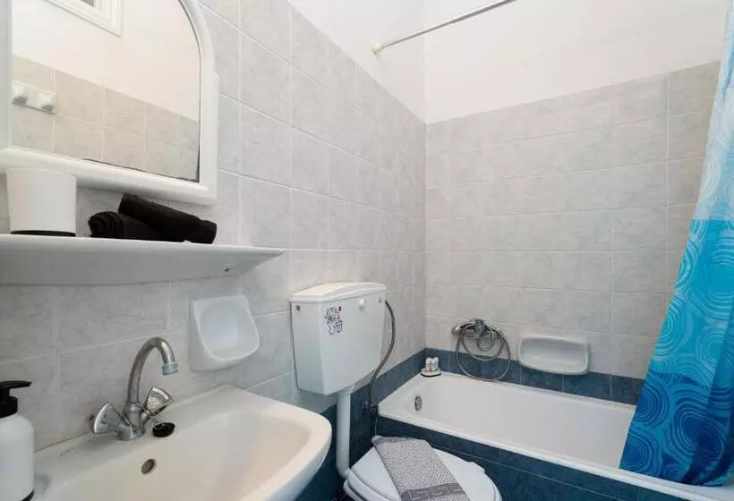 Standard Neljän Hengen Huone, Porto Villa
