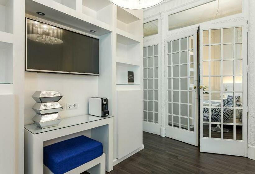 סוויטה, Room Mate Carla