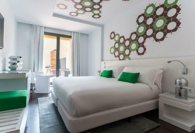 חדר אקזקיוטיב, Room Mate Carla