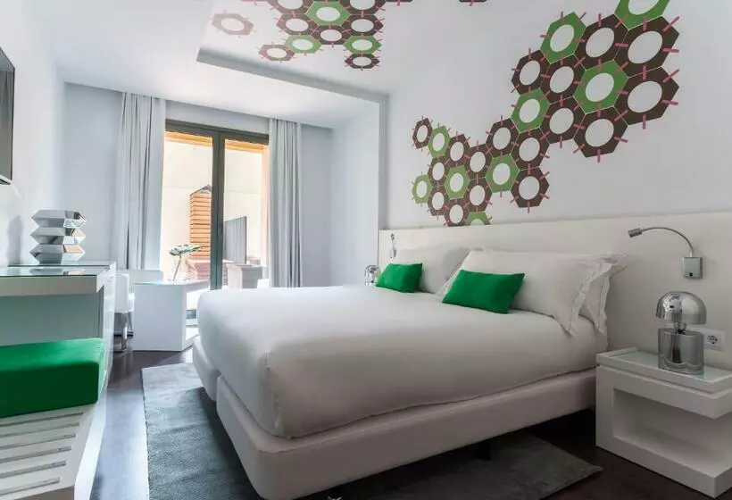 اتاق اجرایی, Room Mate Carla