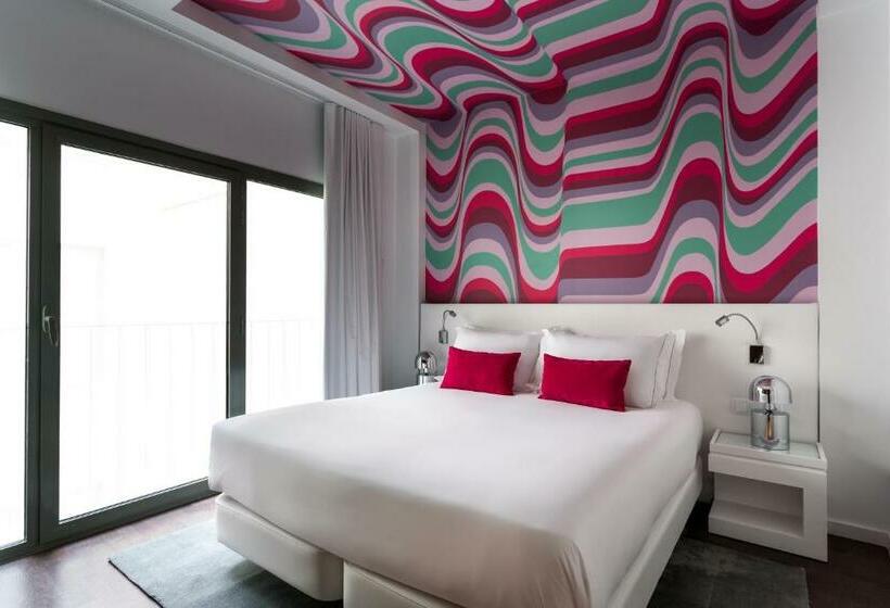 חדר בסיסי, Room Mate Carla