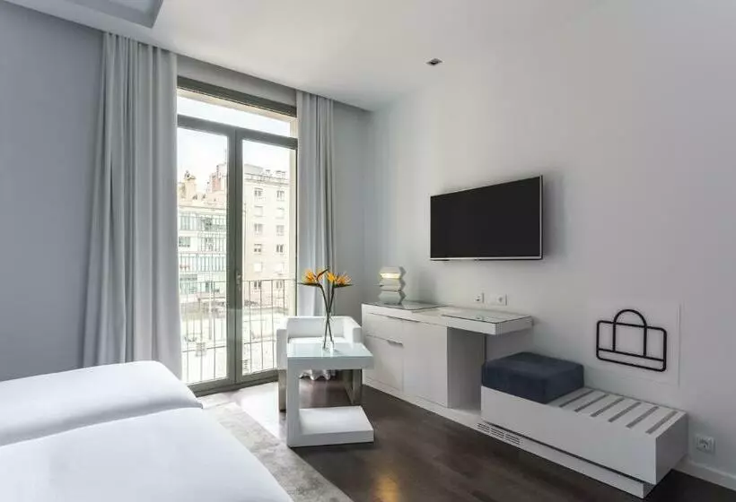 اتاق استاندارد, Room Mate Carla