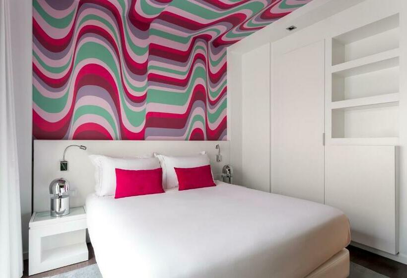 חדר בסיסי, Room Mate Carla