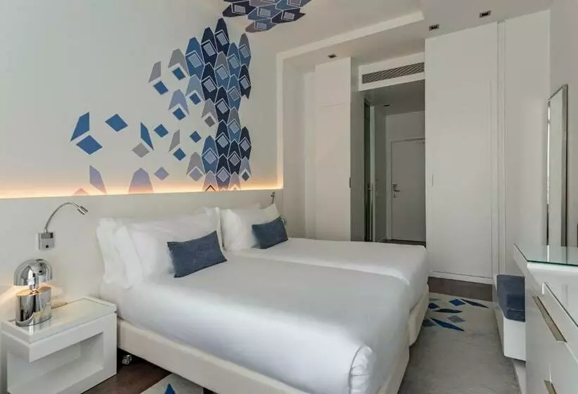 اتاق استاندارد, Room Mate Carla