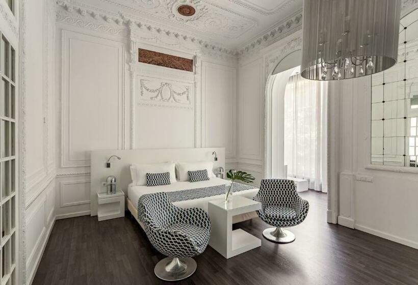 סוויטה, Room Mate Carla